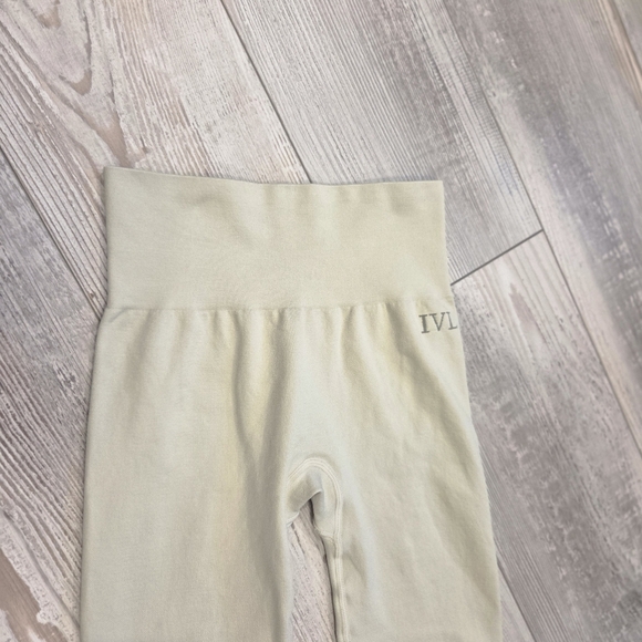 IVL Collective Seamless High-Waisted Leggings- In A "Cream" Color!! - Picture 9 of 12